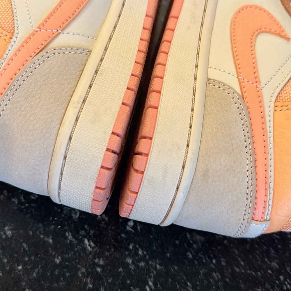 Jordan 1 Mid - Picture 8 of 12